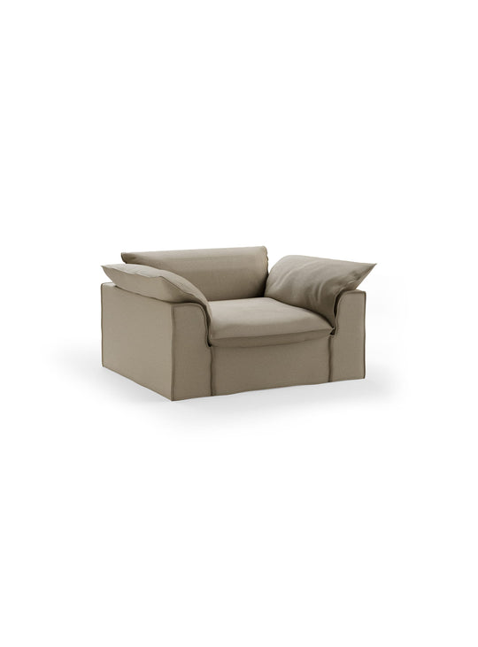 Fauteuil HKliving Nomad : une assise généreuse disponible en velours, lin, bouclé et plusieurs autres tissus. pebble