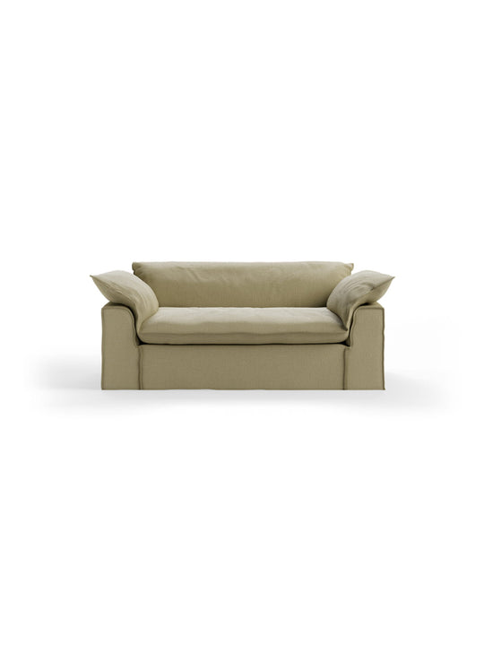Sofa HKliving Nomad : une assise profonde et moelleuse pensée pour profiter pleinement des petits salons. sauge