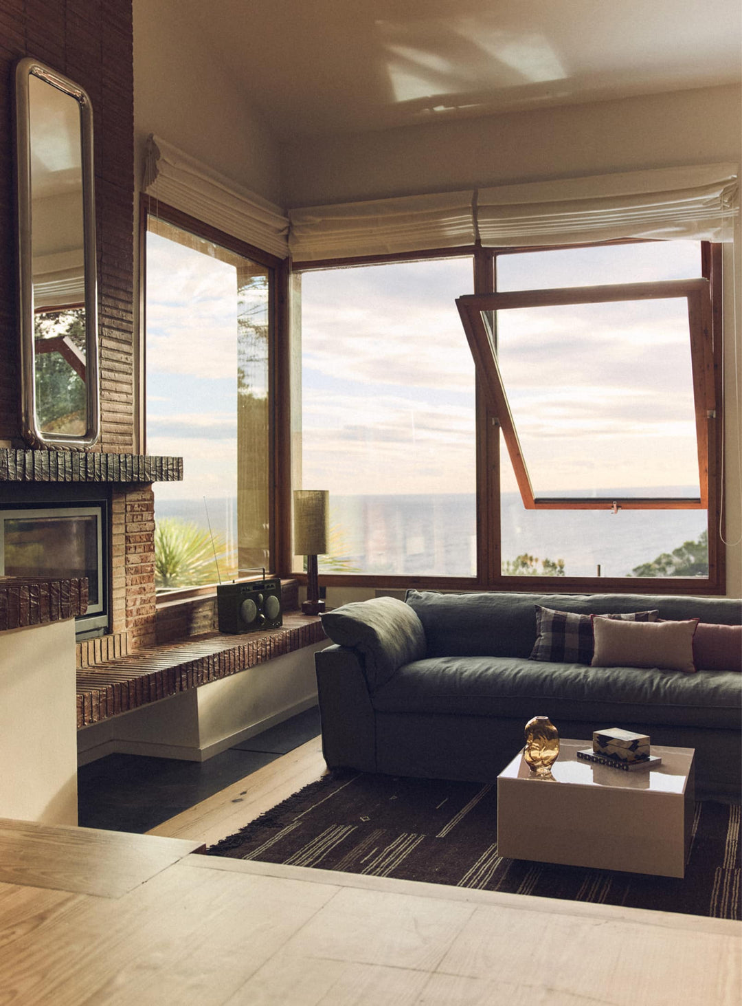 Le sofa HKliving Nomad combine esthétique contemporaine et confort supérieur. vert militaire