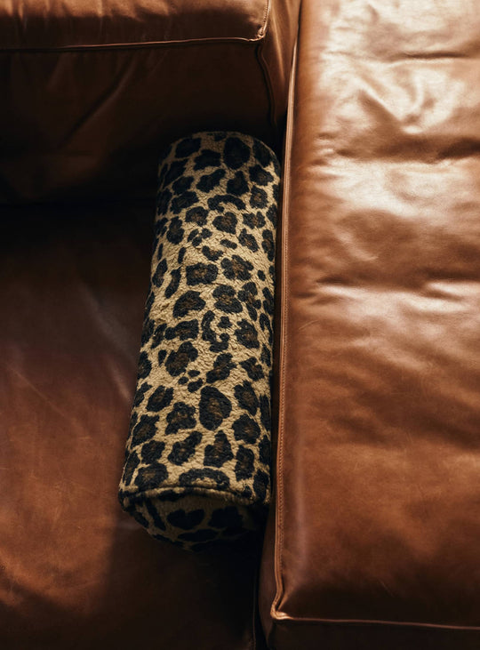 Coussin traversin Panthère HKliving en polyester, un accessoire graphique de 50 cm pour un intérieur affirmé.
