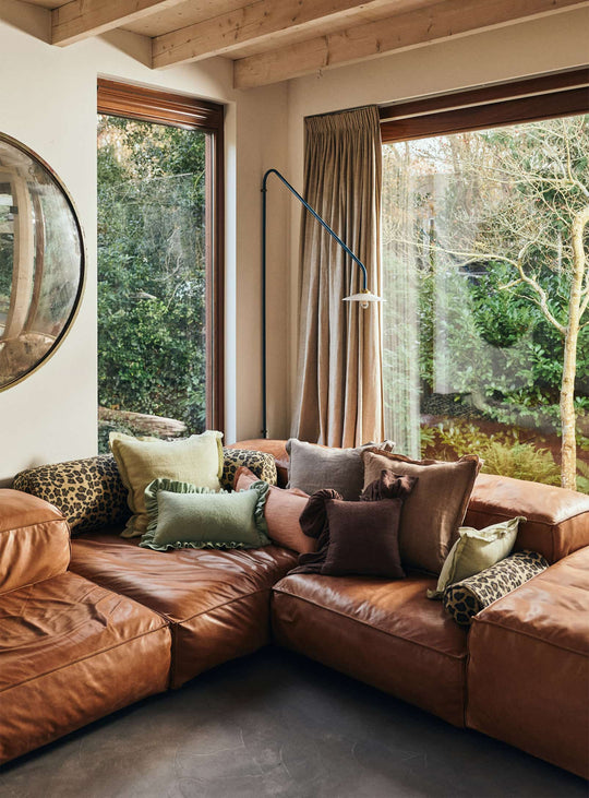 Coussin traversin Panthère HKliving, une pièce graphique extra large pour une décoration éclectique et originale.