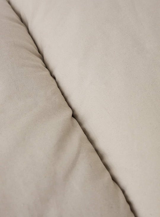 Banc Puffy HKliving : un banc rembourré idéal pour chambre ou salon moderne. beige