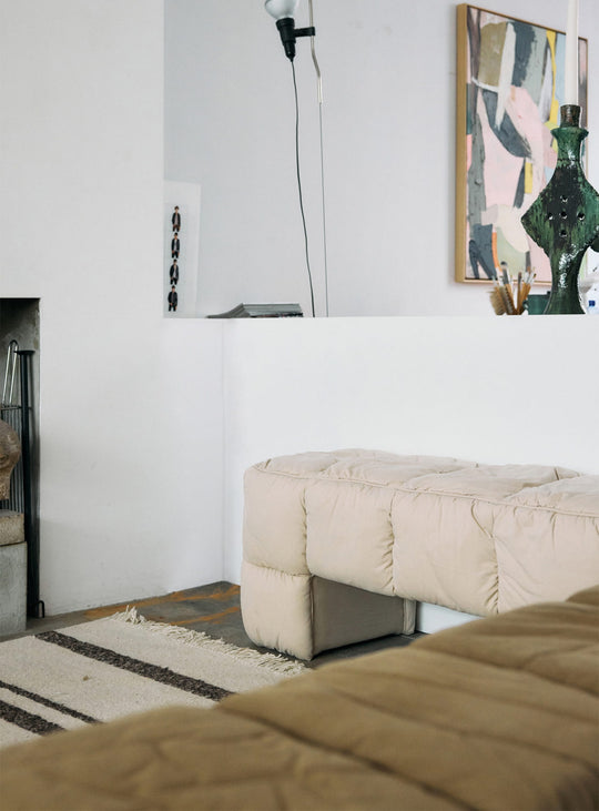 Banc Puffy HKliving : une pièce forte pour une décoration moderne et cosy. beige