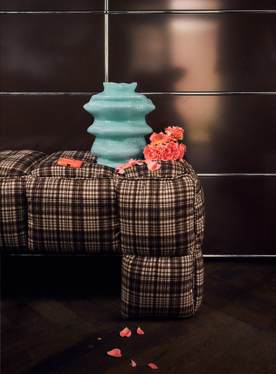 Banc Puffy HKliving, un meuble décoratif au confort généreux et à la silhouette sculpturale pleine de caractère. farmhouse
