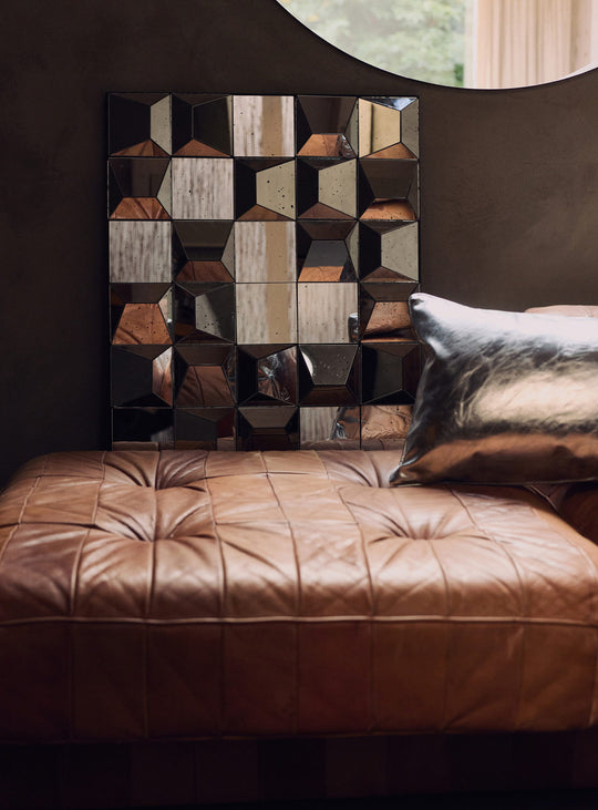 Miroir Relief HKliving : un miroir sculptural au design graphique contemporain.