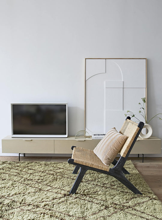 Meuble TV Sable HK Living, design rétro chic avec bois naturel et pieds acier noir. grand