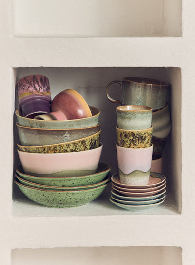 Tasses Sérendipité HKliving : 4 pièces en grès, style poétique et usage quotidien.