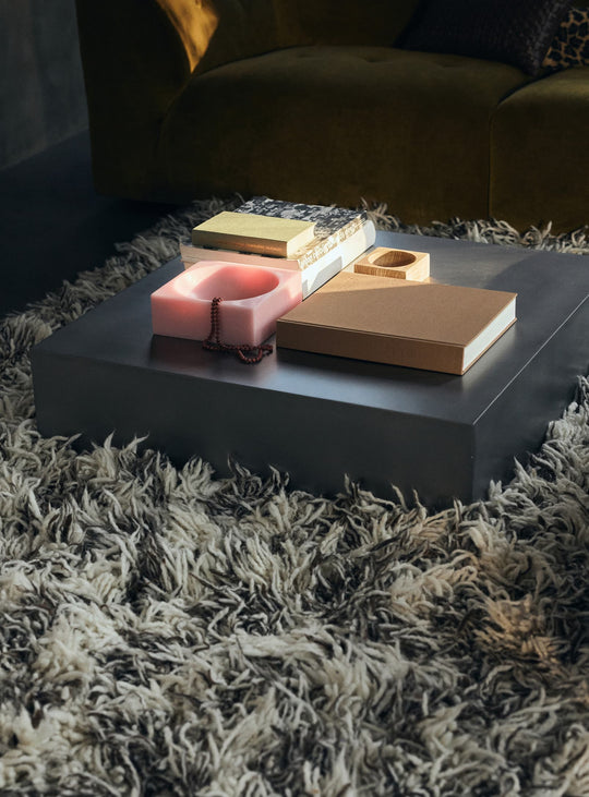Tapis Shaggy HKliving : un motif damier contemporain aux contours subtilement adoucis.