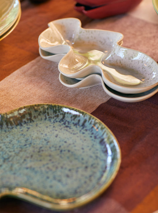 Saladier de service Shell Ceramics HKliving : un grand saladier en grès inspiré du monde marin. huitre