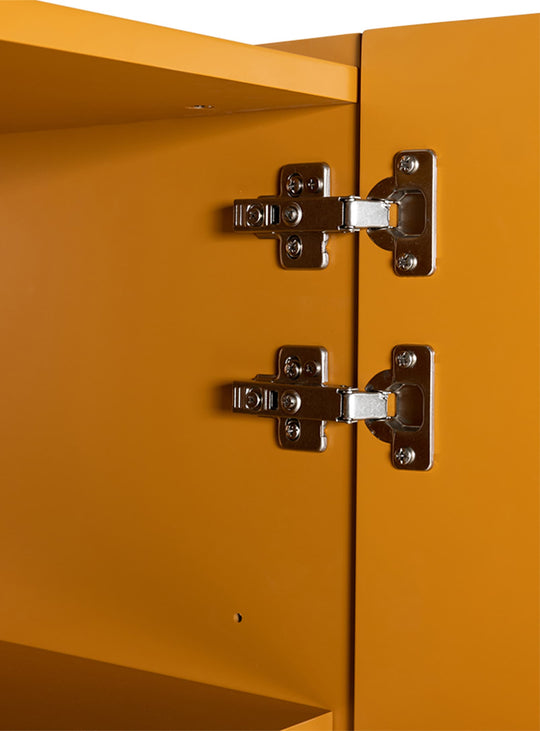 Buffet 2 portes Sixta HKliving : une touche de couleur et de caractère pour votre intérieur. ginger orange