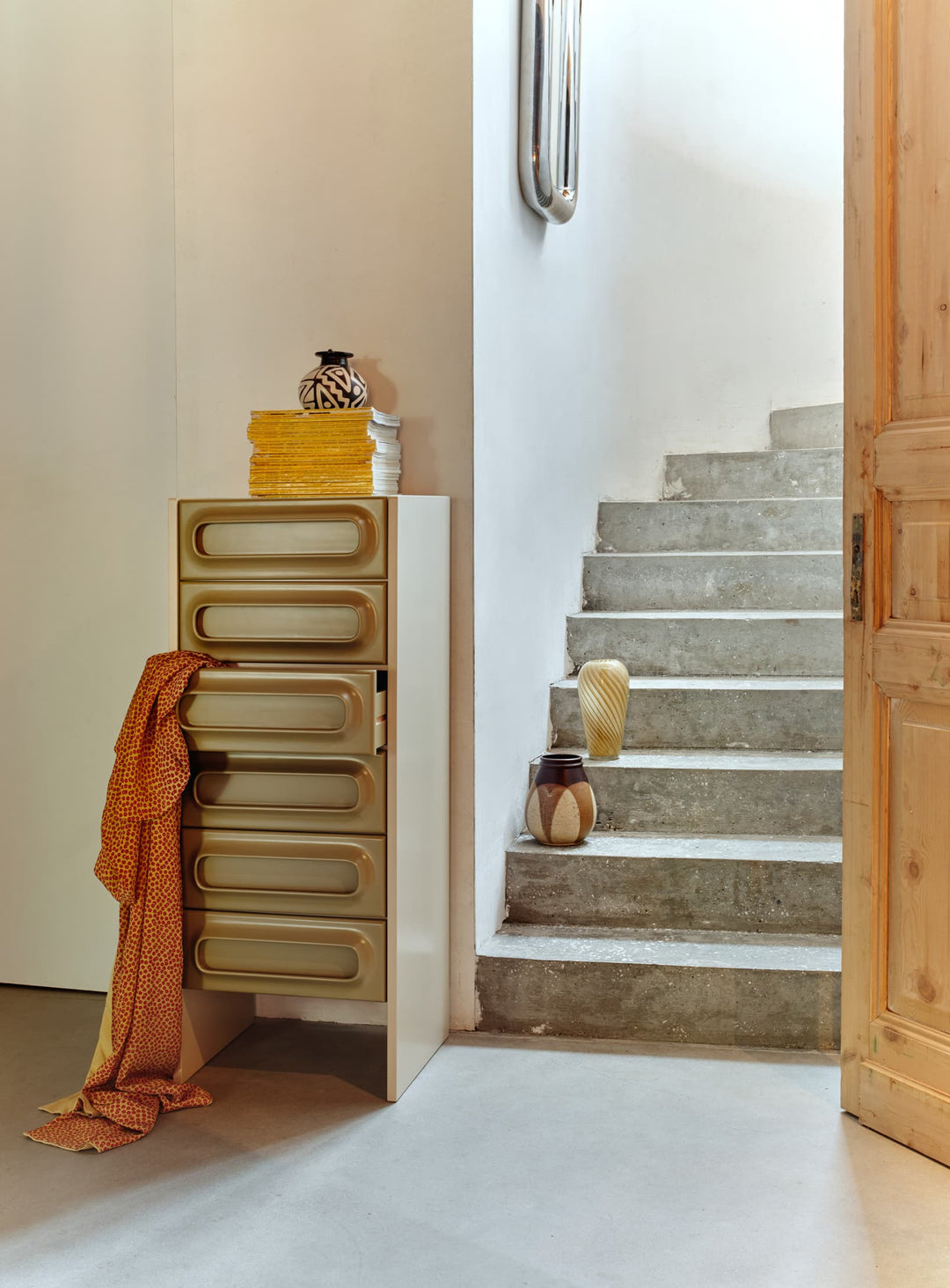 Meuble à tiroirs Space HKliving, une colonne de rangement compacte au design élancé pour chambre, entrée ou bureau. sage