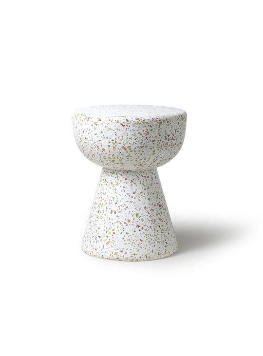 Table d'appoint Terrazzo HKliving, en béton massif et terrazzo, pour un intérieur au style minéral. multicolour