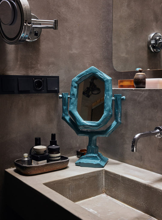 Miroir de coiffeuse Teun Zwets HKliving en bois de sungkai, au design sculptural et expressif. petrol