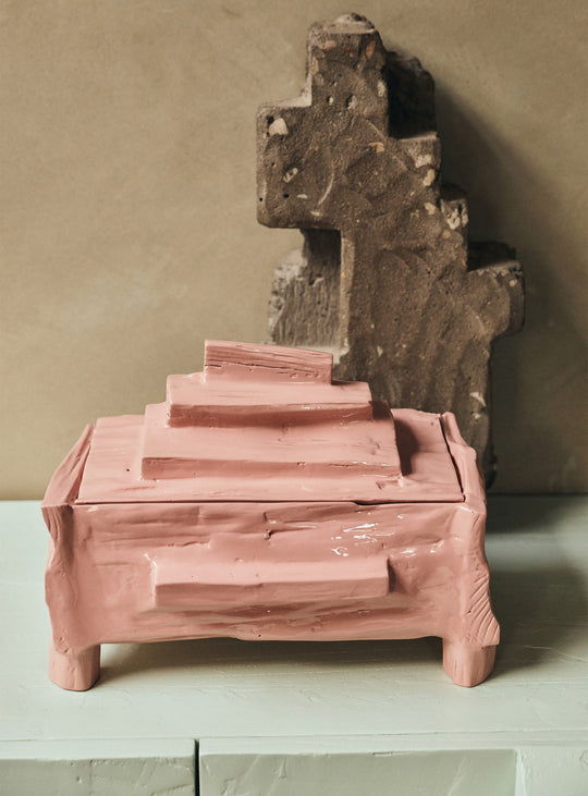 Boîte à bijoux Teun Zwets HKliving, une pièce design en bois massif au style sculptural. bloom