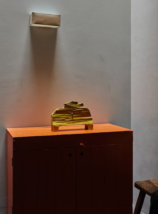 Horloge Teun Zwets HKliving, une création artistique qui mêle fonction, couleur et design expressif. khaki