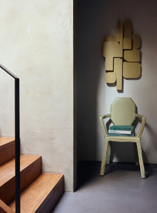 Chaise à dîner Teun Zwets HKliving en bois, une création originale issue d’une collaboration audacieuse. seafoam