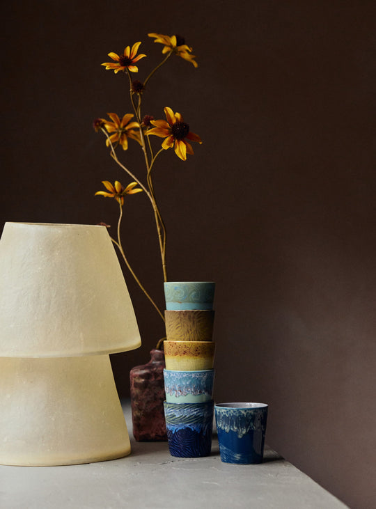 Tasses à café Van Gogh 70s Ceramics HKliving, des pièces colorées à collectionner autour des œuvres du peintre. Tournesols
