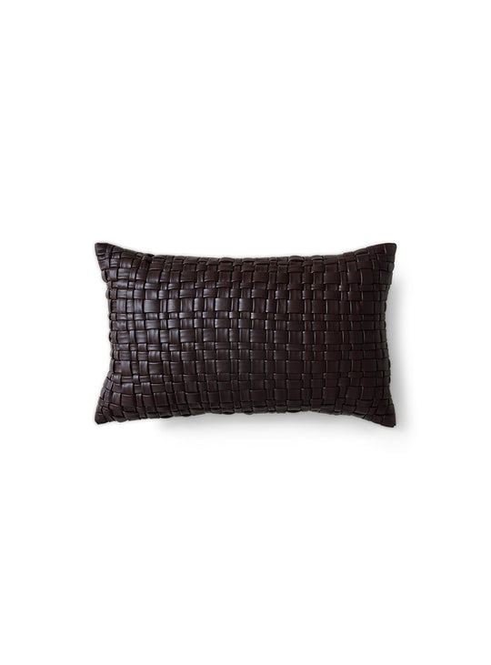 Le coussin tressé brun chocolat de HKliving apporte une touche chaleureuse et texturée à votre salon.