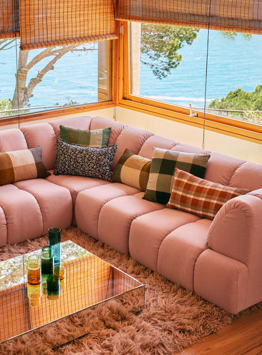Coussin tissé HKliving en lin et coton, parfait pour créer une ambiance cosy, naturelle et décontractée. lowlands