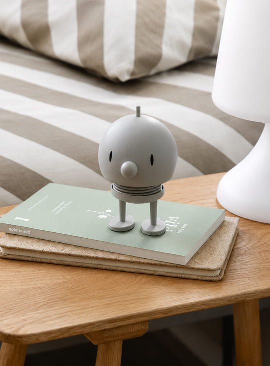 Figurine Bumble Soft Hoptimist, décoration design danoise coloris Ash. M