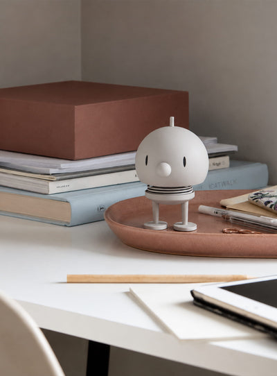 Figurine Bumble Soft Hoptimist, design danois à bascule et finition douce. M