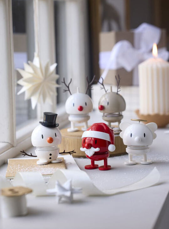 Figurine Bonhomme de neige Hoptimist, une décoration festive et ludique inspirée du design scandinave iconique.