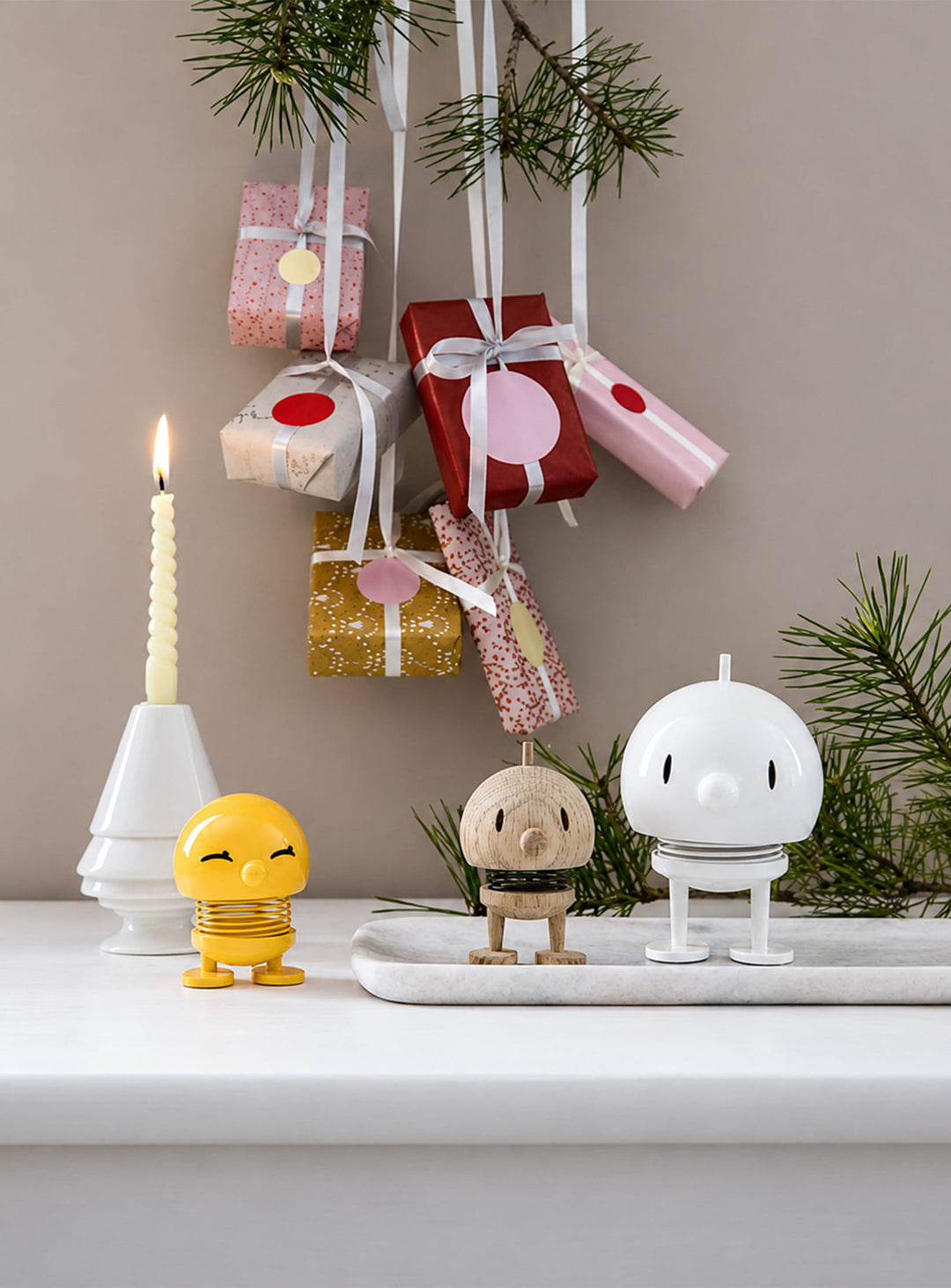 Figurine Bumble Hoptimist blanc : une icône du design danois pleine de bonne humeur.