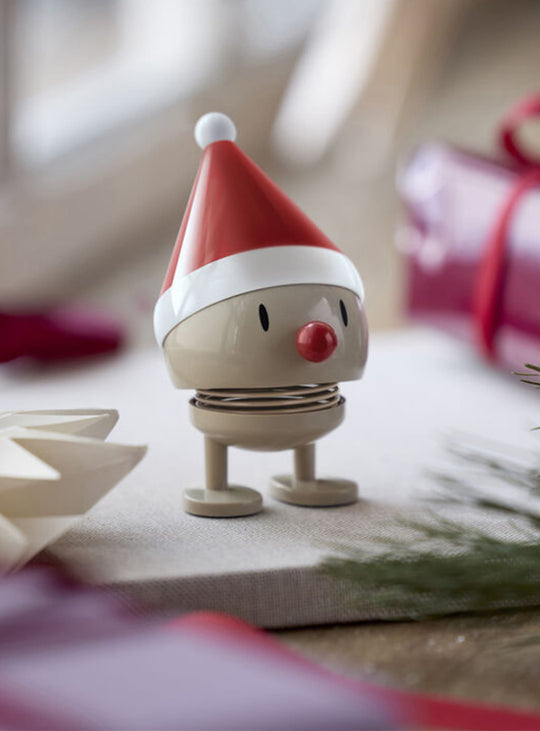 Figurine Lutin Bumble Hoptimist, une décoration de Noël scandinave joyeuse, ludique et pleine de mouvement.