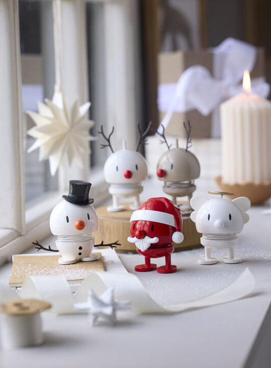 Figurine Père Noël Bumble Hoptimist, un petit personnage rouge et blanc qui oscille au moindre effleurement.
