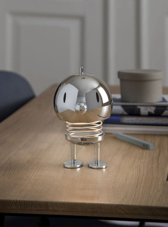 Lampe Bumble Hoptimist dimmable, avec commande tactile simple pour ajuster facilement l’intensité lumineuse. chrome L