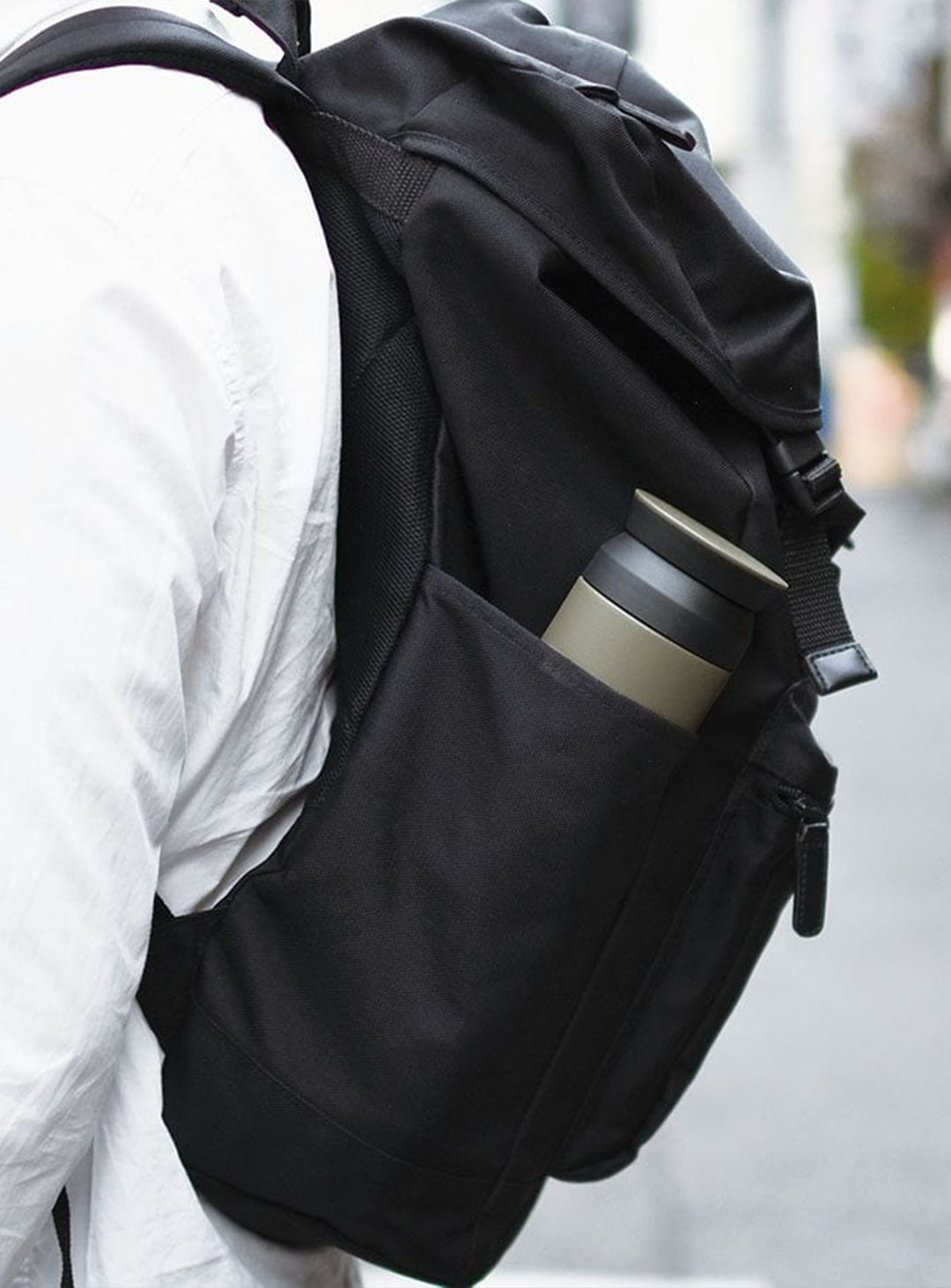 TRAVEL TUMBLER KINTO, bouchon simple et pratique pour boire aisément. kaki