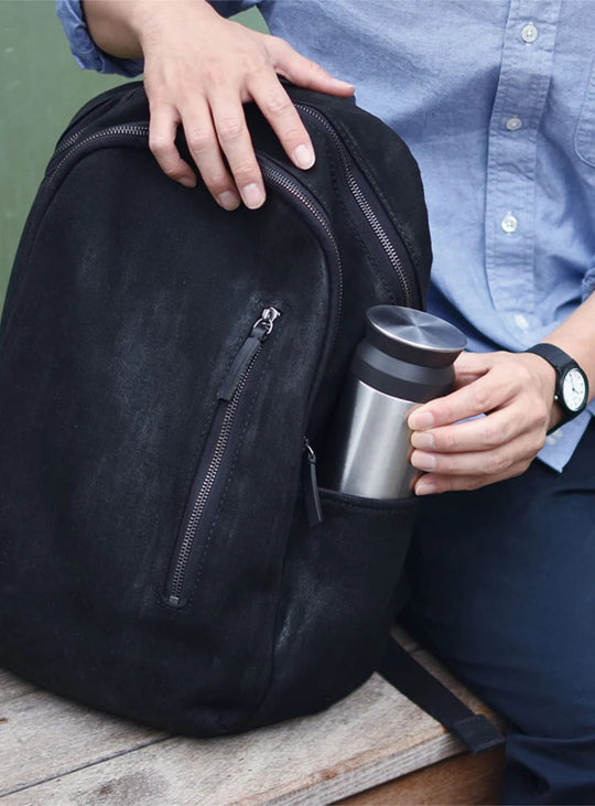 Bouteille isotherme Travel Tumbler de KINTO au design épuré, idéale pour le café, le thé ou l'eau. acier inox