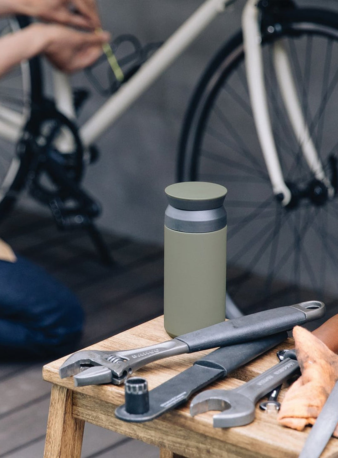 TRAVEL TUMBLER KINTO, parfait équilibre entre style, goût et performance. kaki