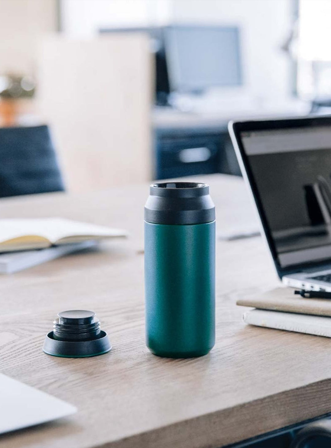 TRAVEL TUMBLER KINTO, design ergonomique pour une prise en main facile. turquoise