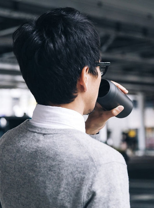 TRAVEL TUMBLER KINTO, élégante, durable et pensée pour la mobilité. noir