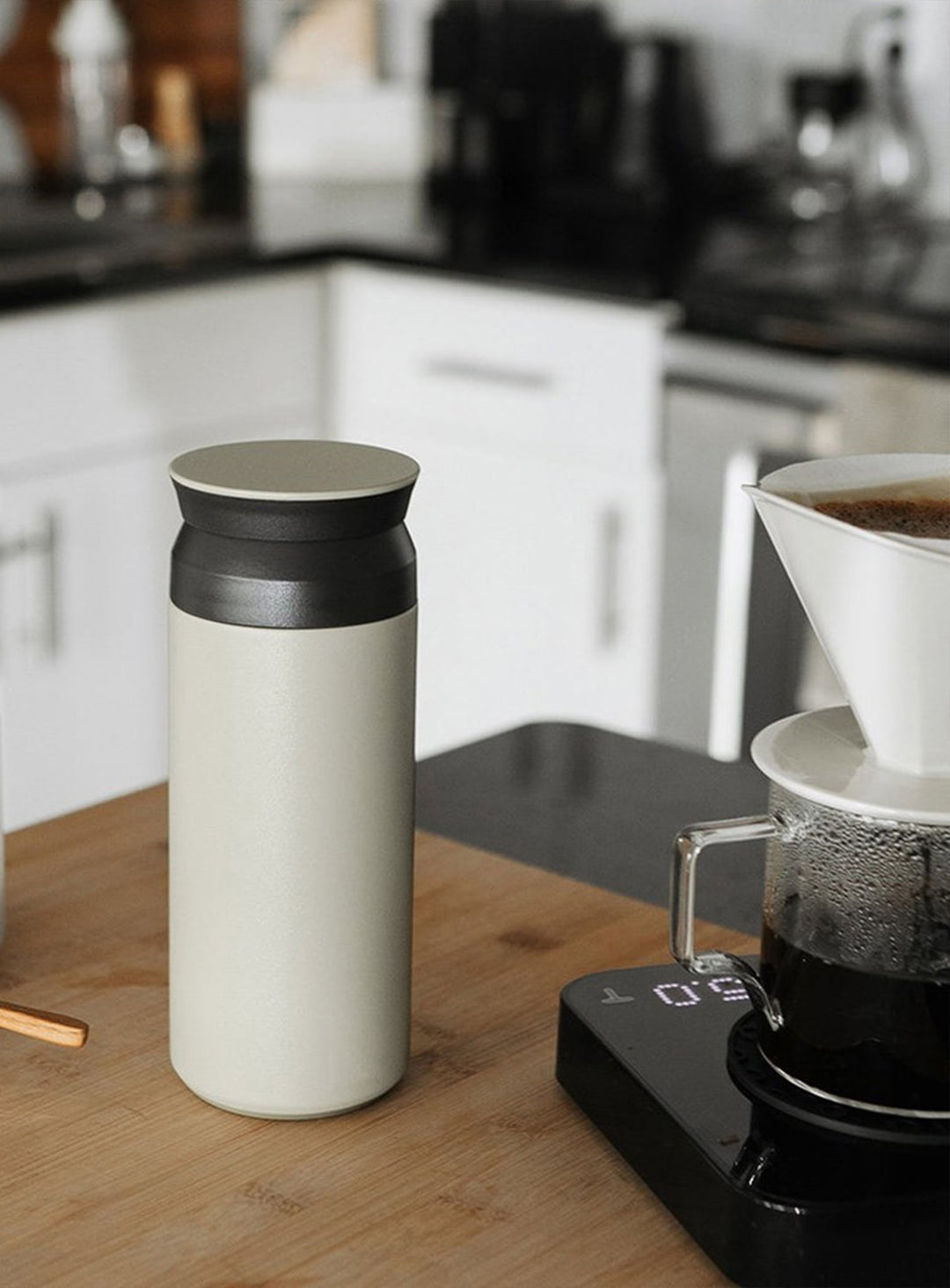 TRAVEL TUMBLER KINTO, bouteille isotherme idéale pour café, thé et boissons fraîches. beige