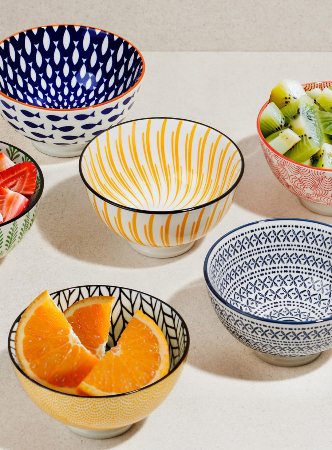 Bols Kiri, motifs du monde entier pour une table haute en couleur. yellow sunburst