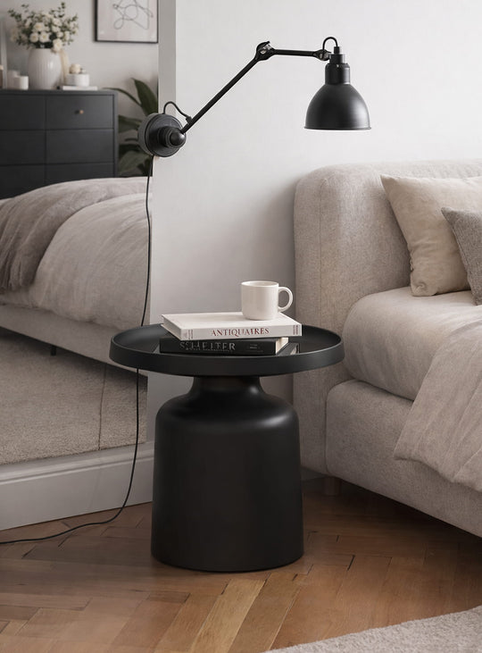 Table d’appoint Klay, touche de couleur vive pour un intérieur plein de style. noir