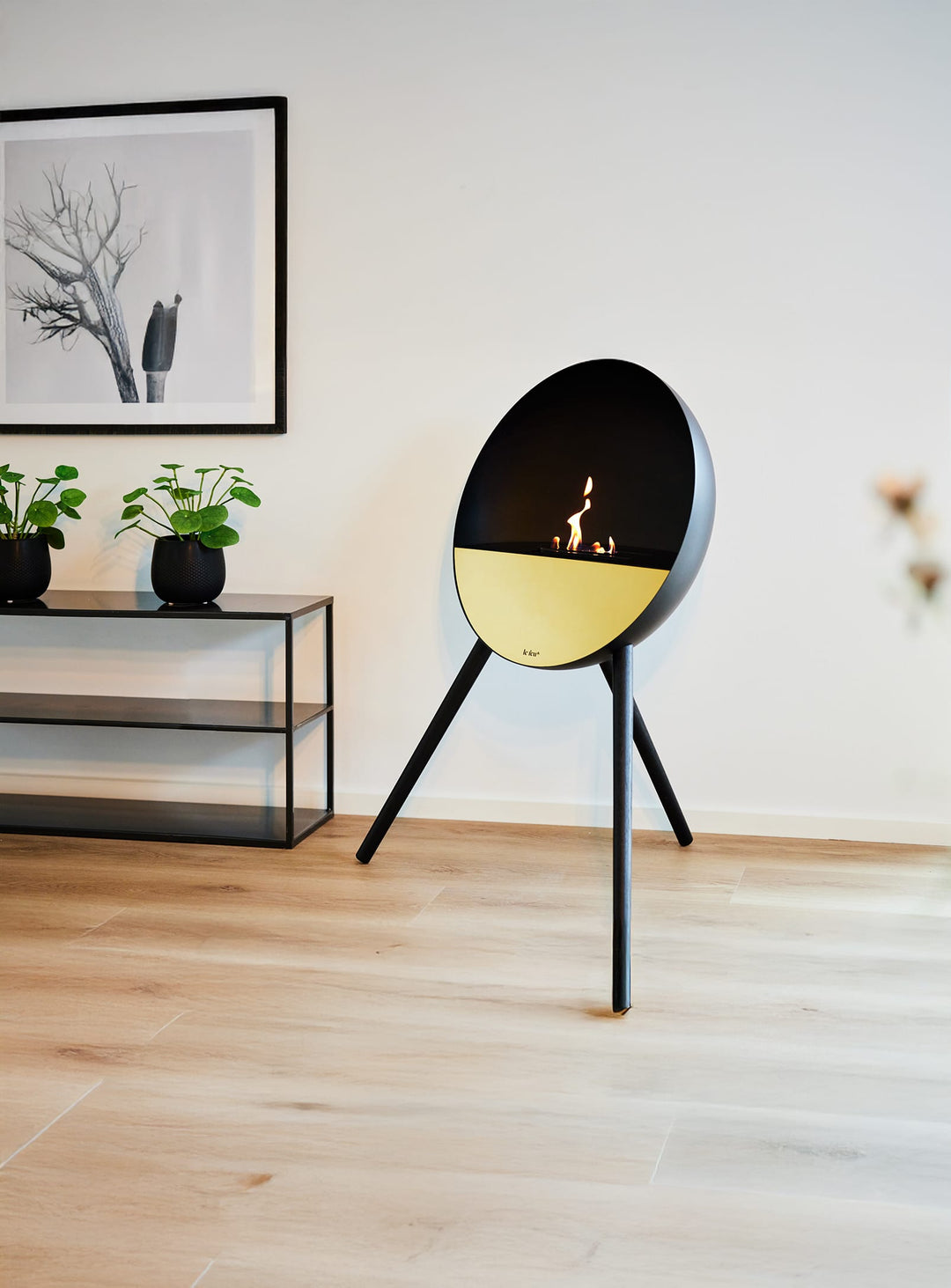 Foyer bioéthanol Eye de Le Feu : noir mat et flamme naturelle.