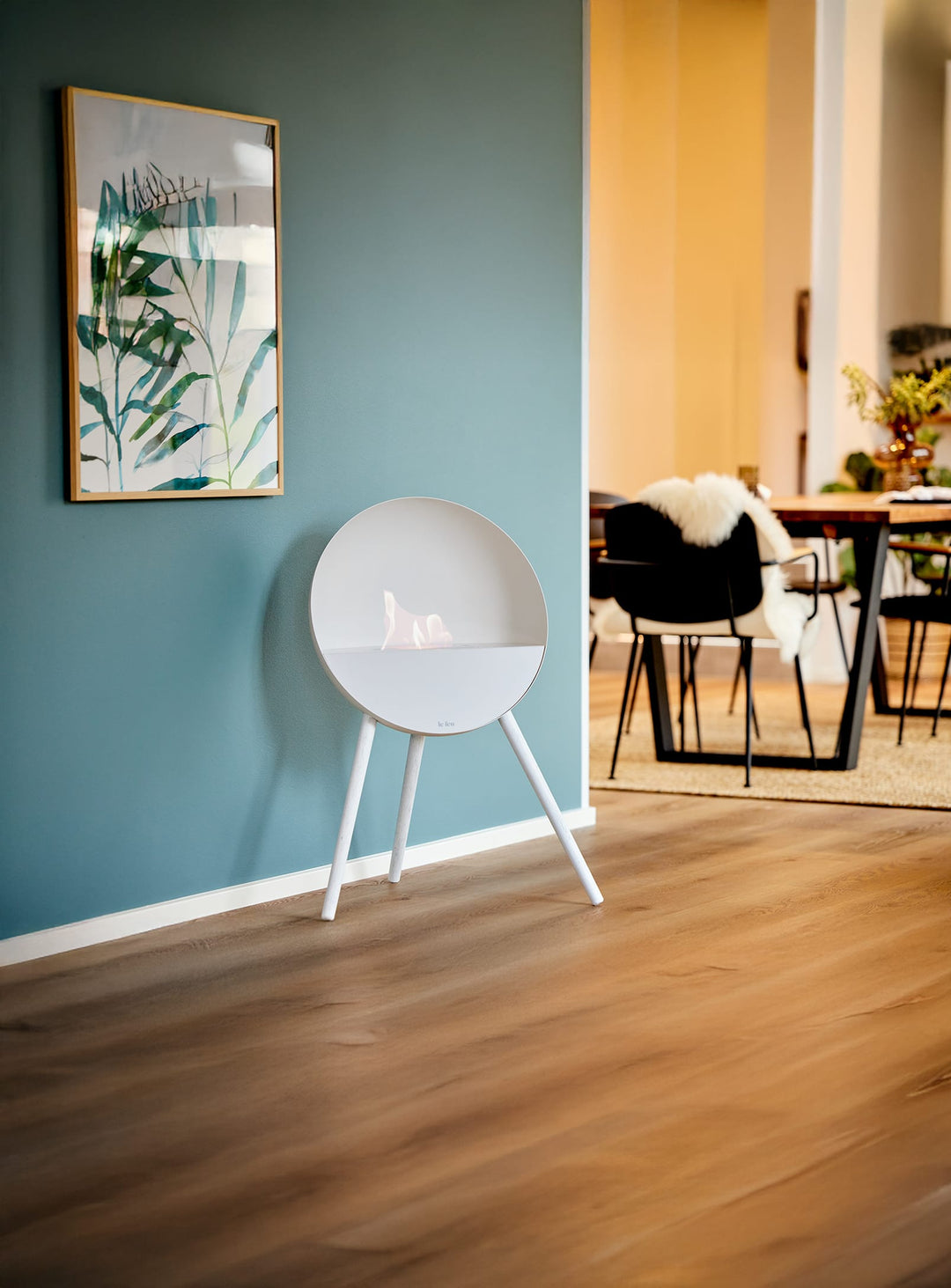 Foyer Eye de Le Feu : design scandinave, flamme naturelle et élégance pure.