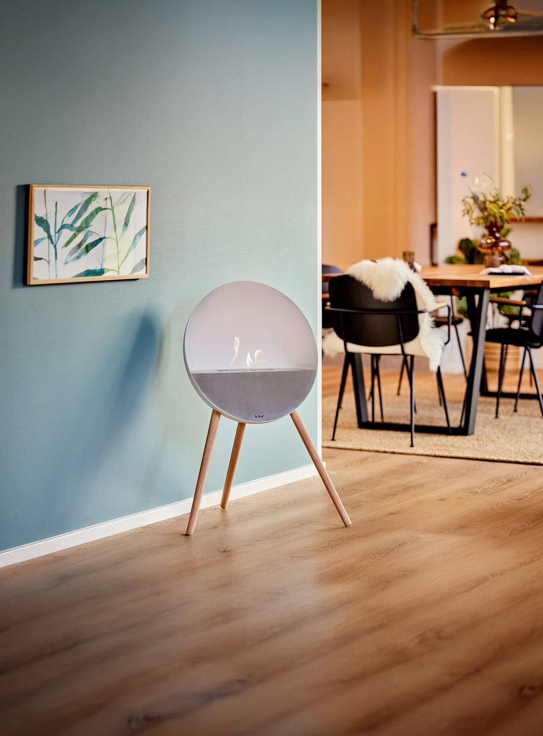 Foyer Le Feu Eye argent : feu durable et charme argent poli.