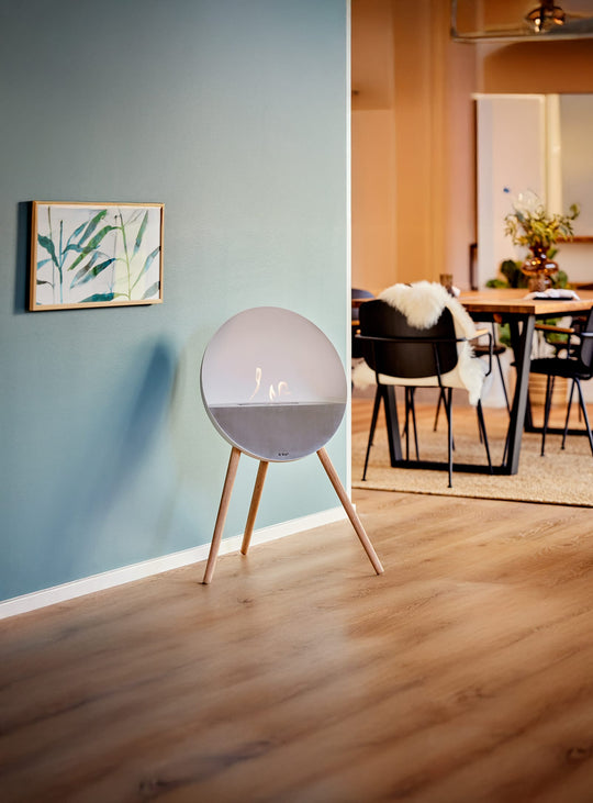 Foyer Le Feu Eye argent : feu durable et charme argent poli.