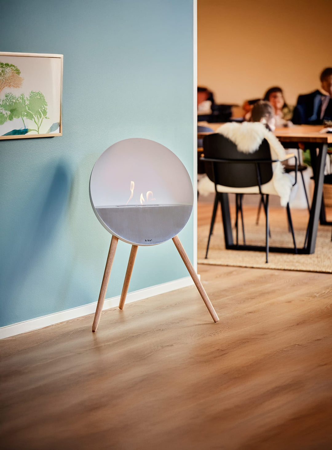 Foyer Eye argent de Le Feu : design raffiné et chaleur contemporaine.