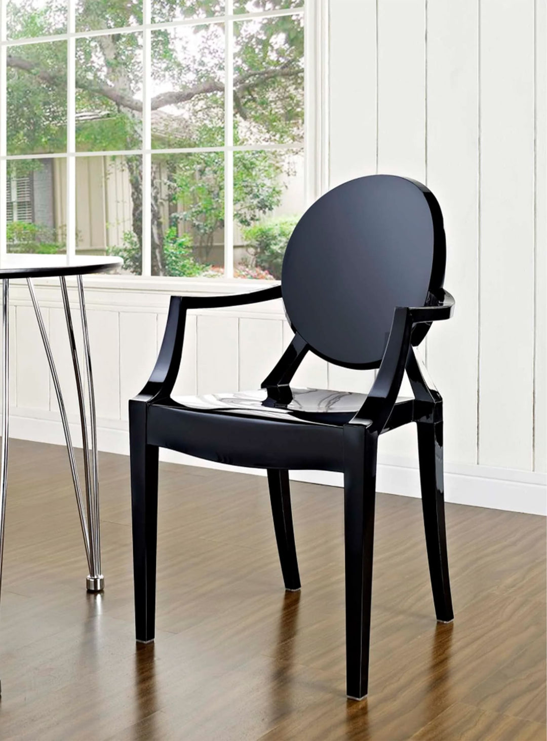 Chaise Nüspace Louis Ghost, esthétique transparente et durable. noir