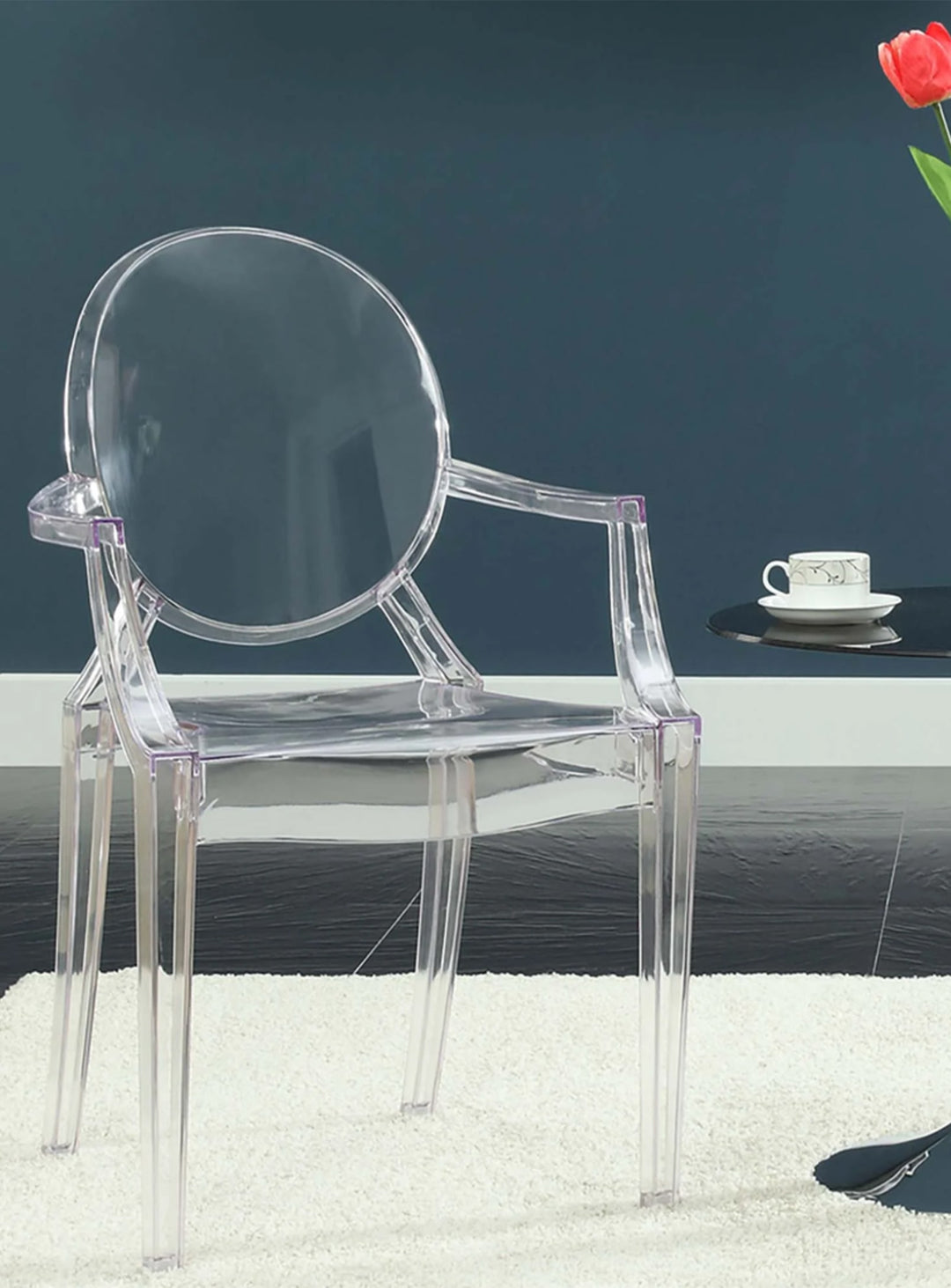 Chaise Louis Ghost Nüspace, parfaite pour décor contemporain élégant. transparent