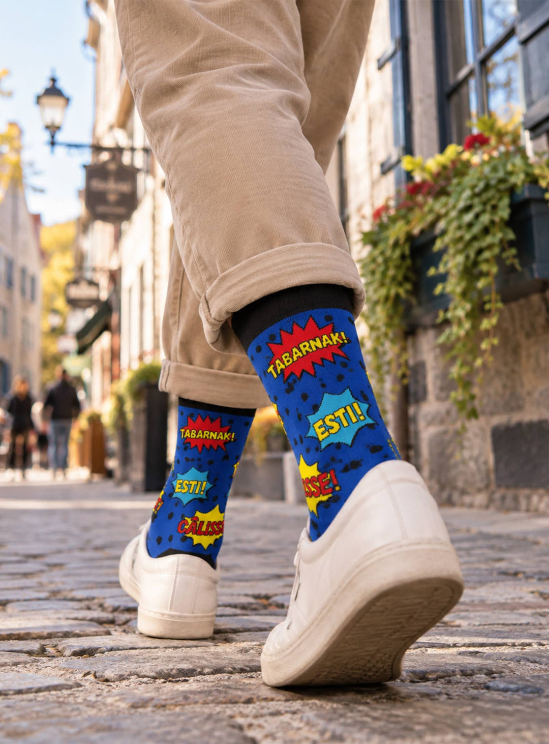 Bas Main and Local Jurons québécois : des chaussettes originales qui célèbrent le langage coloré du Québec.
