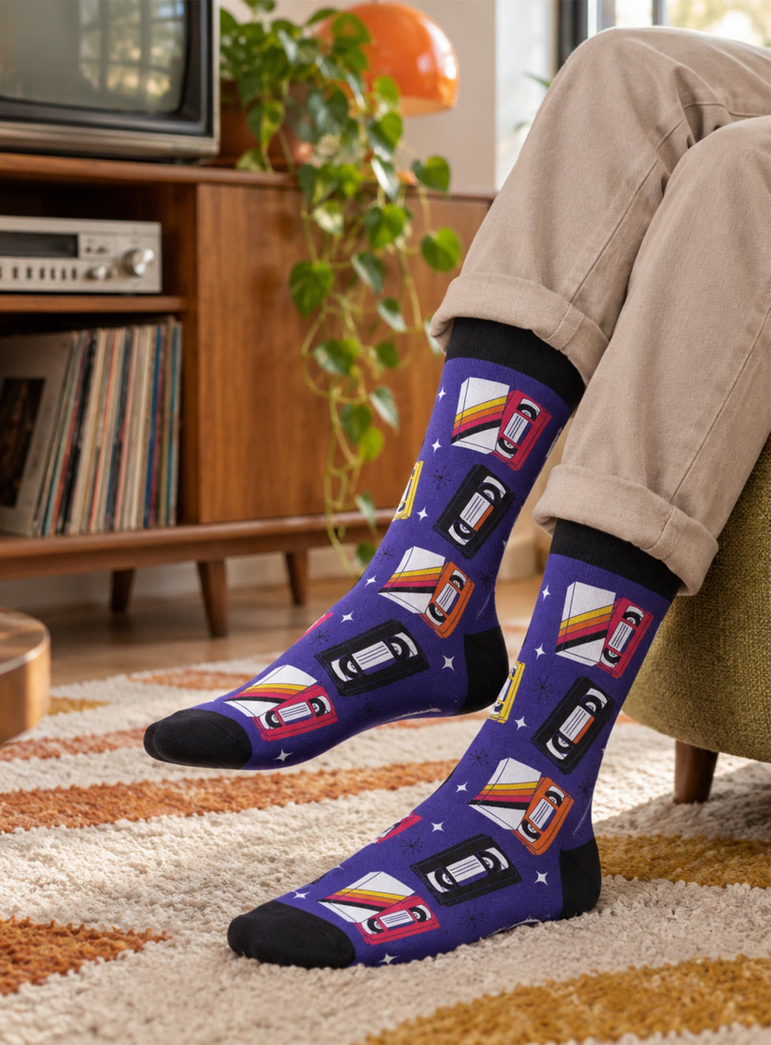 Bas Main and Local VHS rétro : des chaussettes vintage inspirées des cassettes VHS et de l’univers cinéma des années 80.