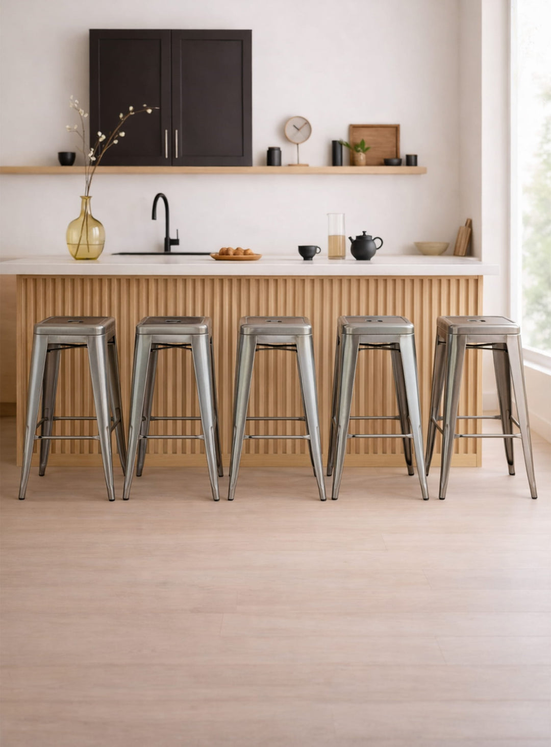 Le tabouret de bar Nüspace Marais H75 apporte une touche contemporaine à votre espace. métal