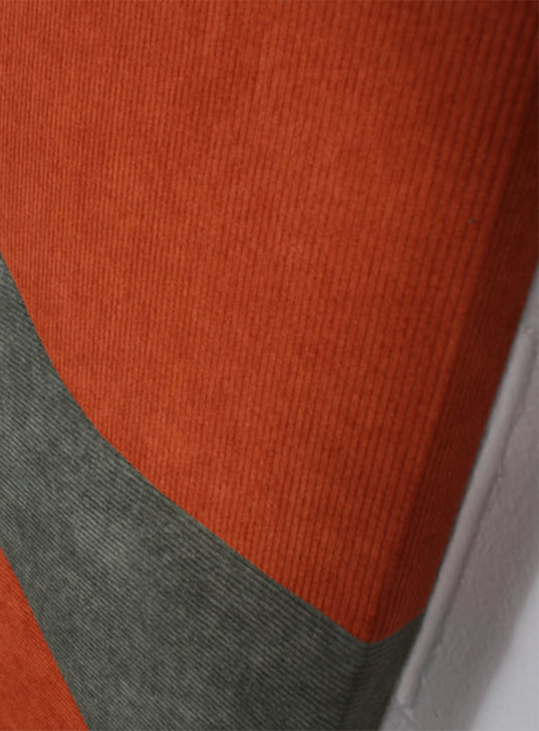 Marie Dooley Échange : toile murale audacieuse en corduroy cousu main.