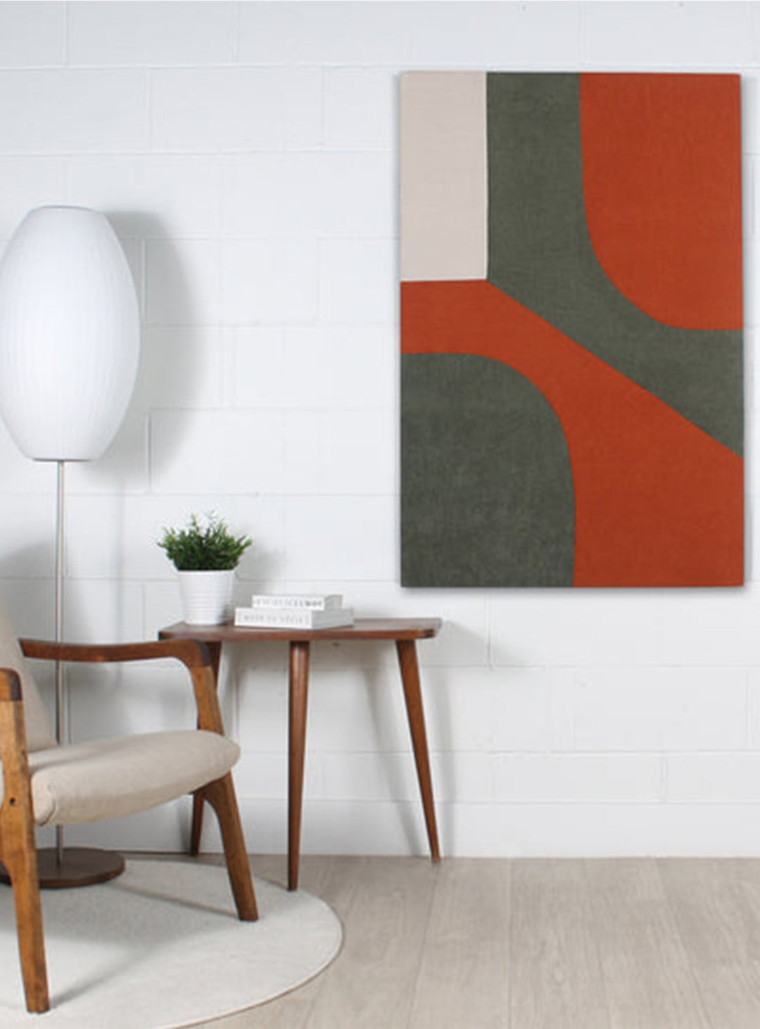 Toile murale Échange de Marie Dooley : contraste rouge et gris verdâtre élégant.